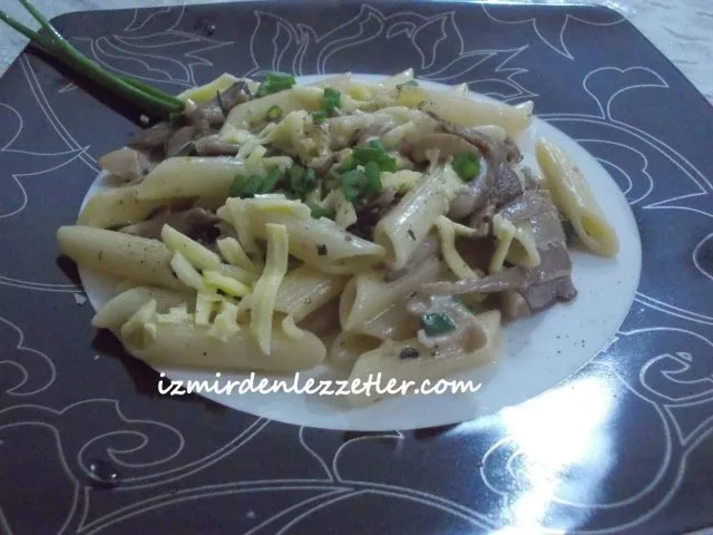 Kremalı Mantar Soslu Makarna