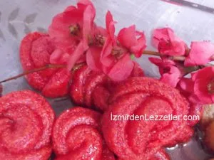 Kırmızı Gül Tatlısı