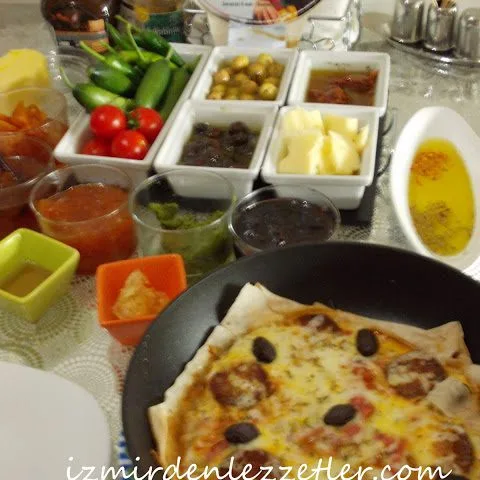 Tam Buğday Unlu Yufka ile Tava Pizzası