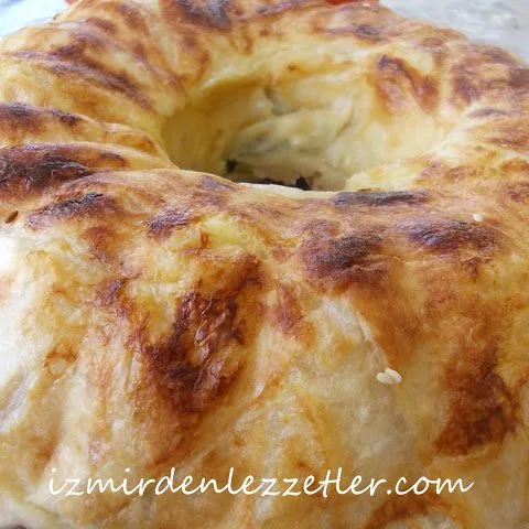 Kek Kalıbında Ispanaklı Börek