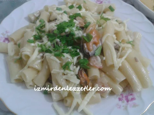 Kremalı Deniz Ürünlü Makarna