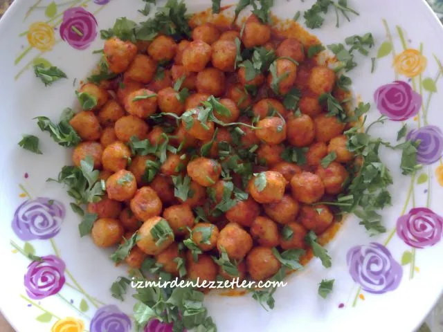 Sarımsaklı Soslu Bulgur Köftesi