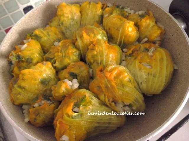 KABAK ÇİÇEĞİ DOLMASI
