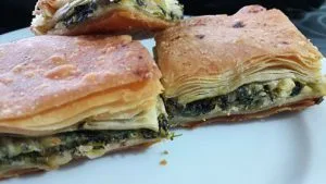 Ispanaklı Peynirli El Açması Baklava Börek