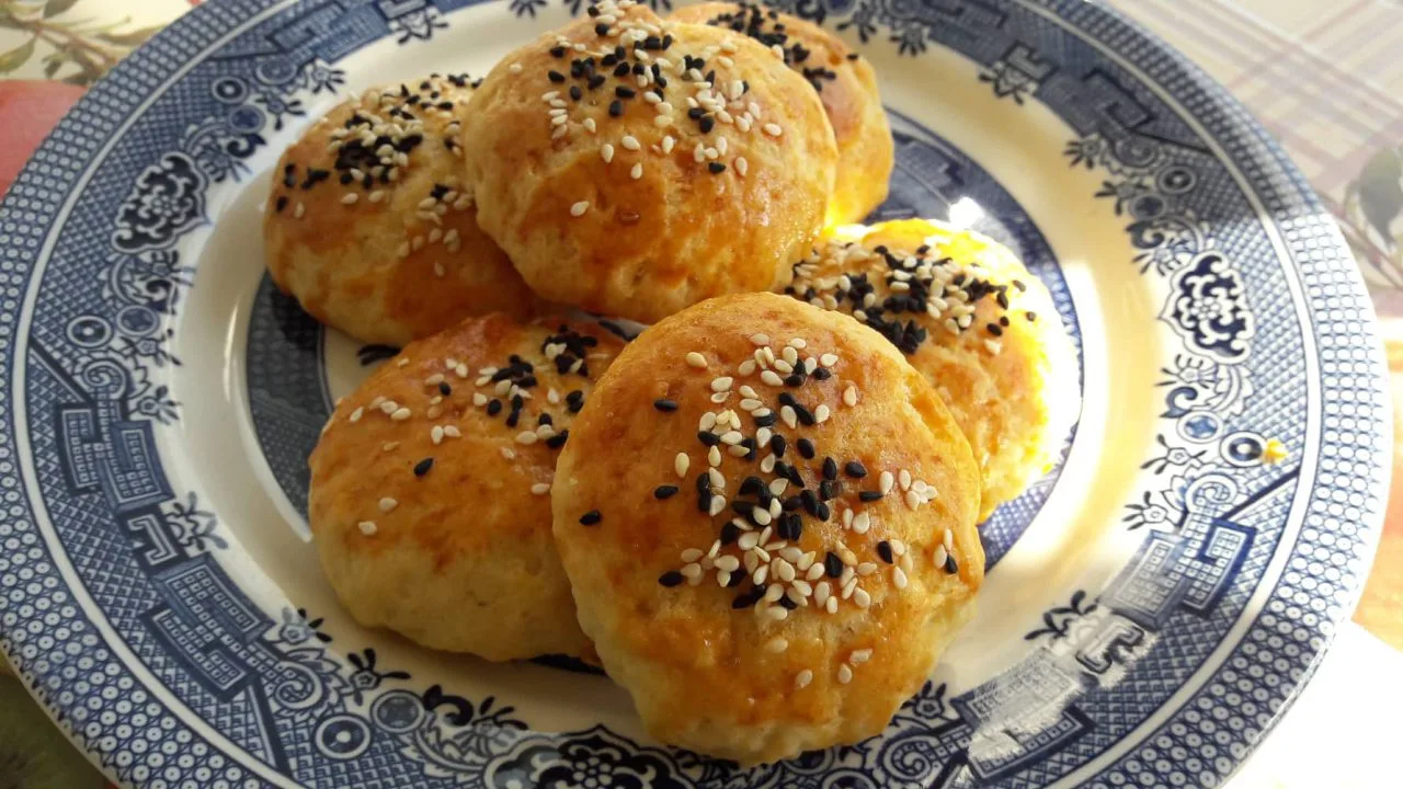 Lorlu Domatesli Poğaça